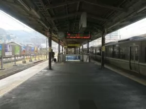 JR琵琶湖線 大津駅 3番線・4番線 主に京都・大阪・神戸・姫路方面に行く列車が発着します