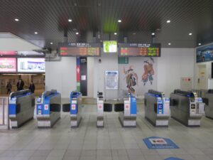 JR東海道本線 大津駅 改札口 ICカード対応の自動改札機が並びます