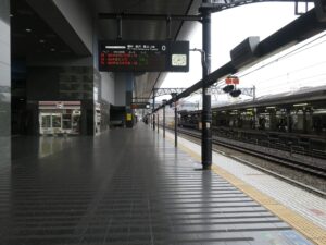 JR湖西線 京都駅 0番線 主に敦賀・福井・金沢方面に行く特急サンダーバードが発着します