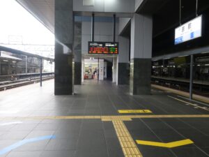 JR嵯峨野線 京都駅 30番線・31番線 30番線は主に関西空港方面に行く特急はるかが発着します 31番線は主に福知山・城崎温泉・東舞鶴・天橋立方面に行く特急きのさき・まいづる・はしだてが発着します