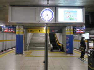京阪電気鉄道本線 祇園四条駅 1番線・2番線 ２番線は三条・出町柳方面に行く列車が発着します 2番線は主に枚方市・京橋・淀屋橋・中之島方面に行く列車が発着します