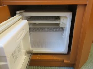 ホテルテトラ大津．京都 シングルルーム 冷蔵庫の中は空っぽです
