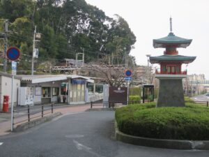 京阪石山坂本線 石山寺駅 石山寺の多宝塔をモチーフにしたと思われます