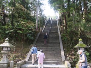 石山寺 この先、石段を上ります