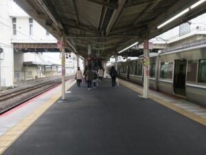 JR琵琶湖線 草津駅 主に琵琶湖線で彦根・米原と、北陸本線の近江塩津方面に行く列車が発着します