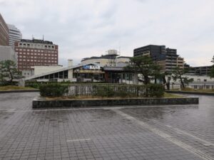JR東海道本線 草津駅 東口 駅舎 駅は橋上駅です