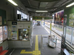 近江鉄道本線 彦根駅 改札口・ホーム 1番線は主に高宮・八日市・貴生川方面に行く列車が発着します 2番線は主に米原方面に行く列車が発着します