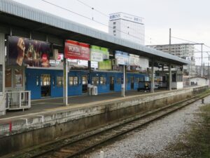 近江鉄道彦根・多賀大社線 彦根駅 ホーム JR琵琶湖線2番線ホームから撮影
