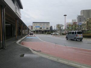 JR琵琶湖線 彦根駅 西口 駅前ロータリー バス乗り場とタクシー乗り場があります