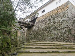 彦根城 天秤櫓にかかる橋 下から撮影
