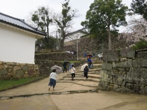 彦根城 太鼓門櫓へのだらだら石段