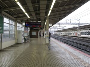 JR東海道新幹線 米原駅 11番線 東海道新幹線で京都・新大阪・岡山・広島・博多方面に行く列車が発着します