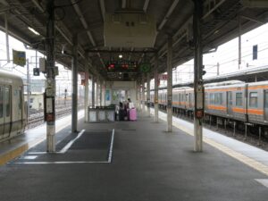 JR北陸本線 米原駅 5番線・6番線 主に北陸本線で近江塩津・敦賀・福井・金沢方面に行く列車が発着します