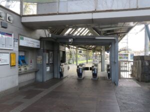 京阪石山坂本線 坂本比叡山口駅 改札口 PiTaPa・ICOCA・Suica・PASMOなどの交通系ICカード対応の自動改札機が並びます