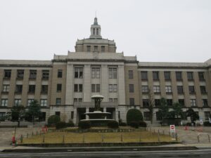 滋賀県庁 正面から撮影