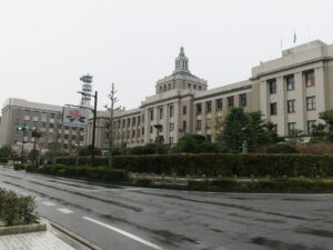 滋賀県庁 やや横向きから撮影