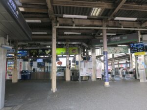 叡山電鉄本線 出町柳駅 改札口 交通系IC対応の自動改札機が並びます