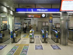京阪鴨東線 出町柳駅 改札口 交通系ICカード対応の自動改札機が並びます