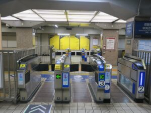 京阪電気鉄道本線 淀屋橋駅 中央改札口 ICカード対応の自動改札機が並びます
