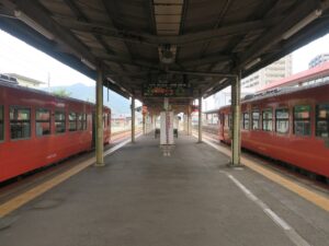 JR山口線 山口駅 1番線・2番線 主に新山口方面に行く列車が発着します