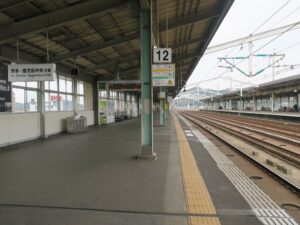 JR山陽新幹線 新山口駅 12番線 主に山陽新幹線で博多方面と、九州新幹線で熊本・鹿児島中央方面に行く列車が発着します