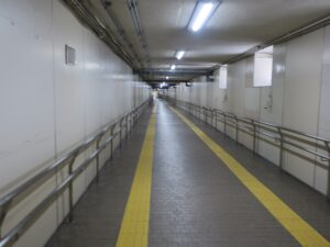 JR山陽本線 新下関駅 新幹線と在来線の連絡通路 ムービングウォークは途中でなくなります