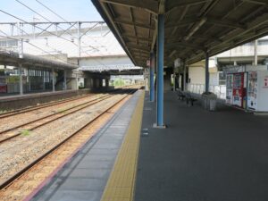 JR山陽本線 新下関駅 6番線 主に下関方面に行く列車が発着します
