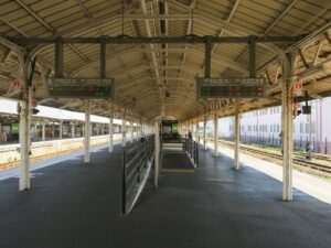 JR山陽本線 下関駅 8番線・9番線 主に小倉方面と、小串・長門市方面に行く列車が発着します