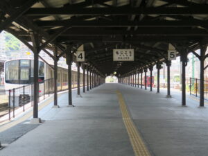 JR鹿児島本線 門司港駅 4番線・5番線 主に小倉・博多・中津方面に行く列車が発着します