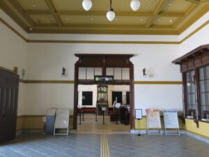 JR鹿児島本線 門司港駅 駅舎内部 切符売り場方向を撮影
