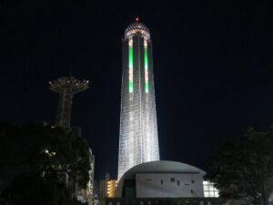 下関 海峡ゆめタワー 夜間ライトアップされたところを撮影