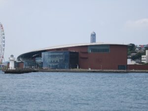 下関市立しものせき水族館 海響館 建物外観 唐戸市場から撮影