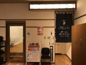 新習志野駅前 天然温泉 湯～ねる 宿泊者用のカプセルルーム入り口