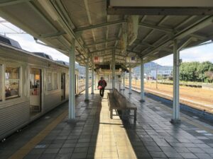 秩父鉄道 寄居駅 3番線・4番線 3番線は主に秩父・三峰口方面に行く列車が発着します 4番線は主に熊谷・羽生方面に行く列車が発着します