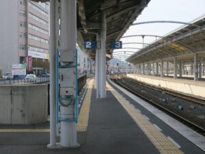 JR高徳線 高松駅 2番線・3番線 主に高徳線で徳島方面に行く列車が発着します