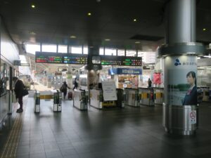 JR予讃線 高松駅 改札口 ICOCA・Suica・PASMO対応の自動改札機があります