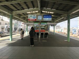 近鉄名古屋線 津駅 5番線・6番線 5番線は主に松坂・鳥羽・賢島・大阪難波方面に行く列車が発着します 6番線は主に四日市・名古屋方面に行く列車が発着します