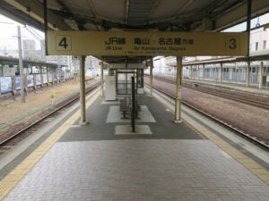 JR紀勢本線 津駅 3番線・4番線 主に亀山・名古屋方面に行く列車が発着します