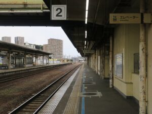 JR紀勢本線 津駅 2番線 主に伊勢市・鳥羽方面に行く列車が発着します