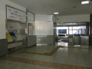 JR参宮線 鳥羽駅 改札口と自動券売機
