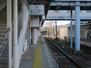 近鉄志摩線 鳥羽駅 6番線階段下 磯部・鵜方・賢島方面に行く一部の普通列車が発着します