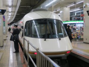 近畿日本鉄道 21020系 特急アーバンライナーplus 前面 近鉄名古屋駅で撮影