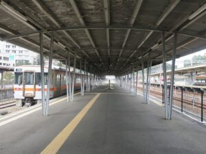 JR参宮線 鳥羽駅 1番線・2番線 伊勢市・亀山・名古屋方面に行く列車が発着します