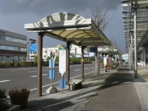 三重交通 岩田橋バス停留所 松菱百貨店の最寄りバス停です