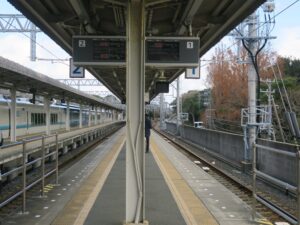 近鉄志摩線 賢島駅 1番線・2番線 主に鳥羽・宇治山田・大和八木・大阪難波・京都・津・名古屋方面に行く特急列車が発着します