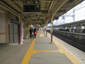 近鉄山田線 伊勢市駅 5番線 主に近鉄山田線で宇治山田・鳥羽・賢島方面に行く列車が発着します