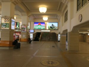近鉄鳥羽線 宇治山田駅 改札口への階段