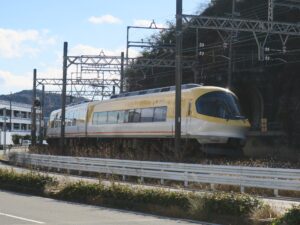 近畿日本鉄道 23000系 特急伊勢志摩ライナー カーブ通過中 中之郷駅付近で撮影