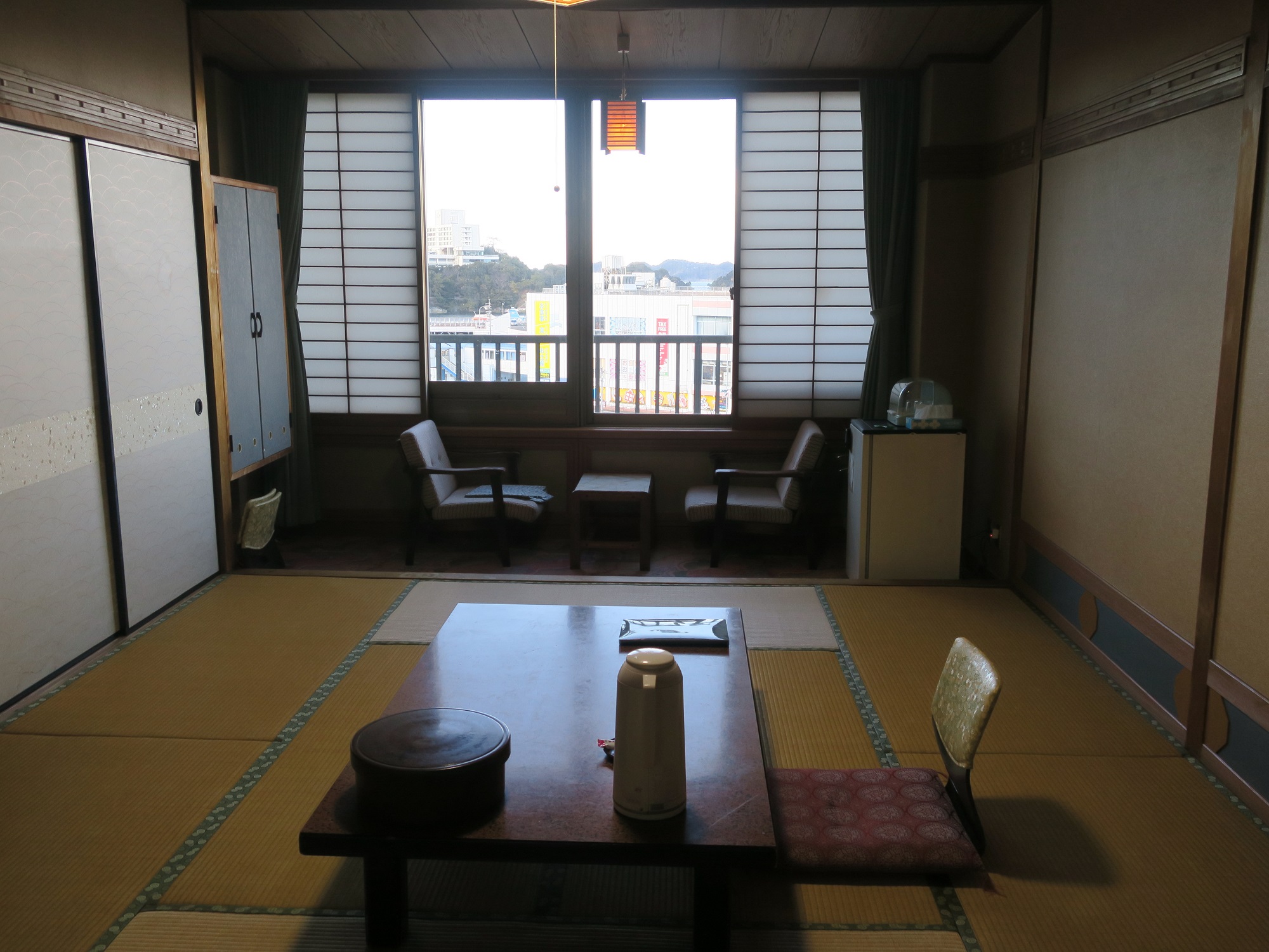 鳥羽 錦浦館 和室 玄関から窓方向を撮影