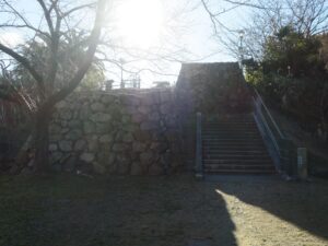 鳥羽城跡 城山公園 三ノ丸広場への石段